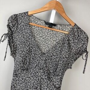 Vintage Y2K Express Design‎ Studio Silk Blend Top Womens S Black White Floral